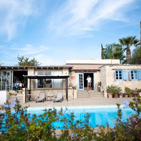 לרנקה The Carob Tree Villa - Rustic Luxury Home With Access To Pool And Restaurant מראה חיצוני תמונה