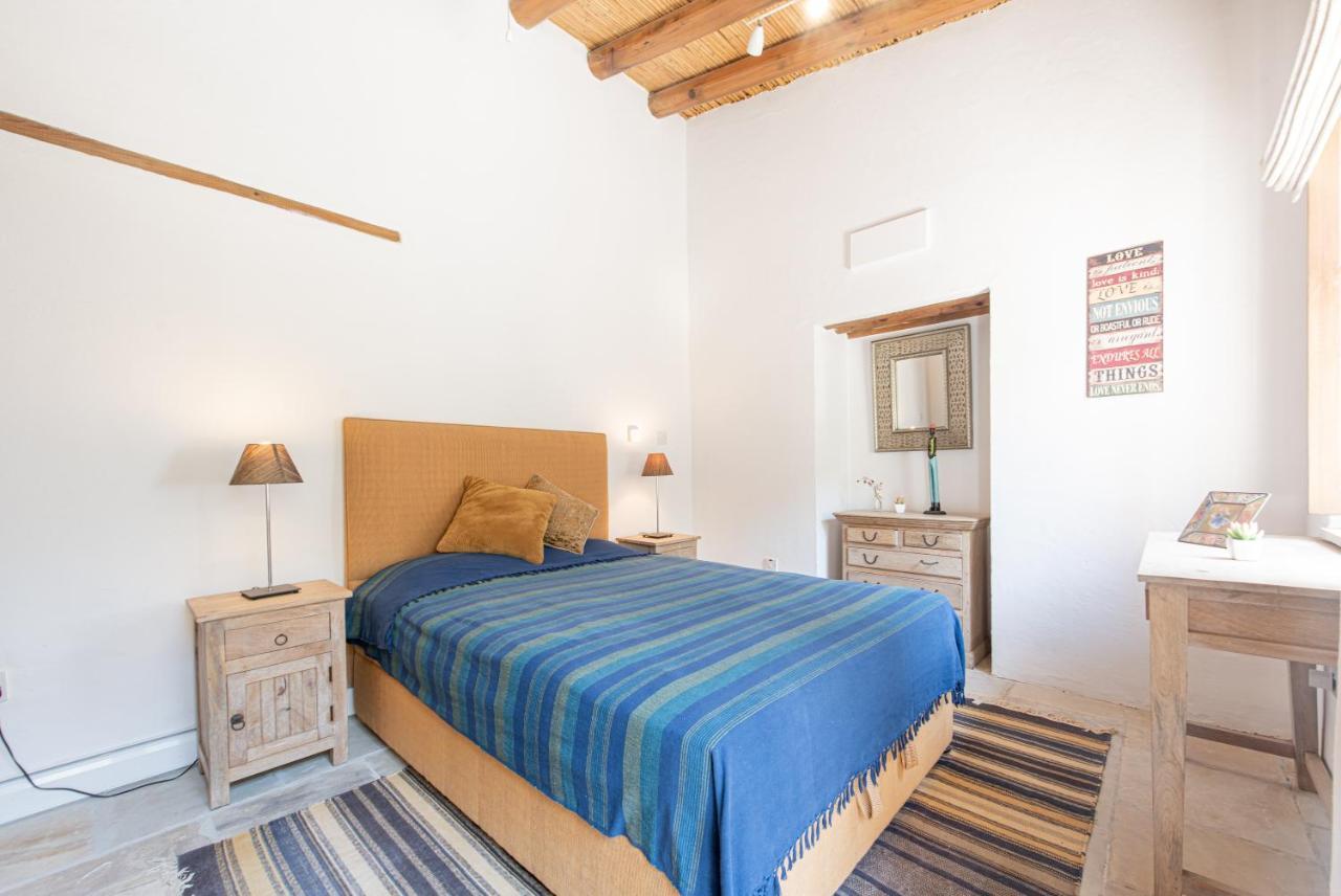 לרנקה The Carob Tree Villa - Rustic Luxury Home With Access To Pool And Restaurant מראה חיצוני תמונה