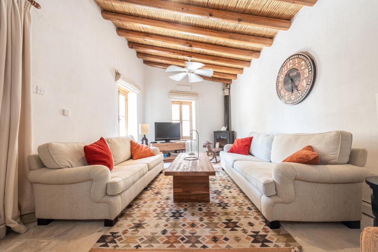 לרנקה The Carob Tree Villa - Rustic Luxury Home With Access To Pool And Restaurant מראה חיצוני תמונה