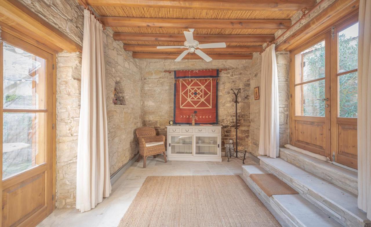 לרנקה The Carob Tree Villa - Rustic Luxury Home With Access To Pool And Restaurant מראה חיצוני תמונה