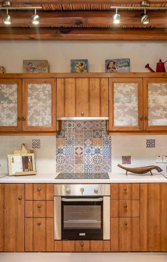 לרנקה The Carob Tree Villa - Rustic Luxury Home With Access To Pool And Restaurant מראה חיצוני תמונה